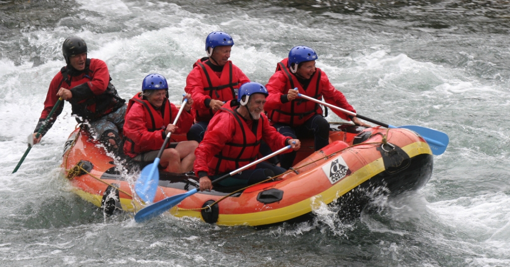 wildwater in de Pyreneeën, watersporten rafting, kayak, hydrospeed en canoraft